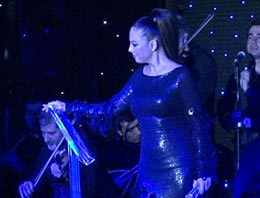 Ebru Gündeş'in zor anları Ebru Gündeş'in zor anları