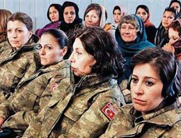 Türk kadın subaylar Karzai'yi dinledi Türk kadın subaylar Karzai'yi dinledi